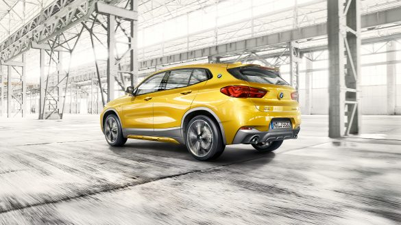 BMW X2 von links hinten